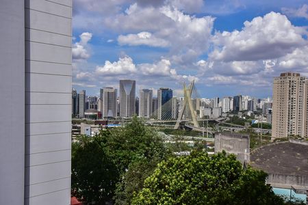 Apartamento à venda com 296m², 5 quartos e 4 vagasVista da Suíte 2