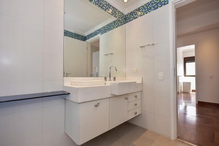 Apartamento à venda com 296m², 5 quartos e 4 vagasBanheiro