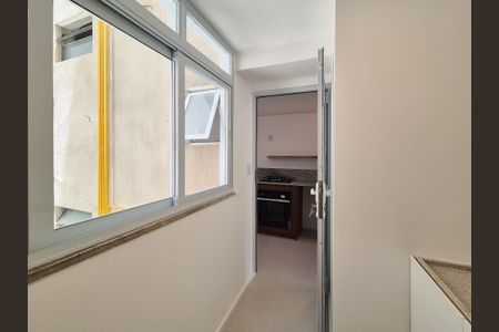 Apartamento à venda com 77m², 2 quartos e 1 vagaÁrea de Serviço