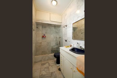 Apartamento à venda com 245m², 2 quartos e 2 vagas Apartamento à venda com 245m², 2 quartos e 2 vagasBanheiro da Suíte 1