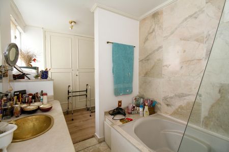 Apartamento à venda com 245m², 2 quartos e 2 vagas Apartamento à venda com 245m², 2 quartos e 2 vagasBanheiro da Suíte 2