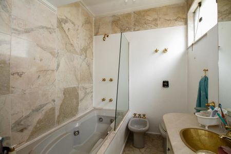 Apartamento à venda com 245m², 2 quartos e 2 vagas Apartamento à venda com 245m², 2 quartos e 2 vagasBanheiro da Suíte 2