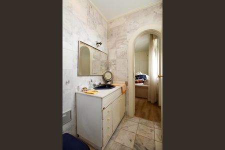 Apartamento à venda com 245m², 2 quartos e 2 vagas Apartamento à venda com 245m², 2 quartos e 2 vagasBanheiro da Suíte 1