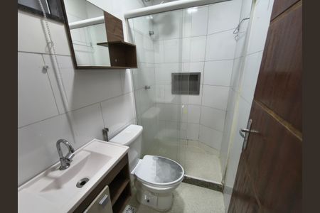 Banheiro de casa de condomínio para alugar com 1 quarto, 45m² em Anil, Rio de Janeiro