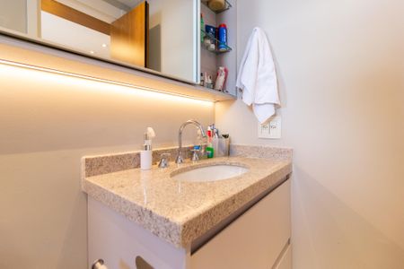 Apartamento para alugar com 65m², 2 quartos e 1 vaga Apartamento para alugar com 65m², 2 quartos e 1 vagaBanheiro da Suíte 2