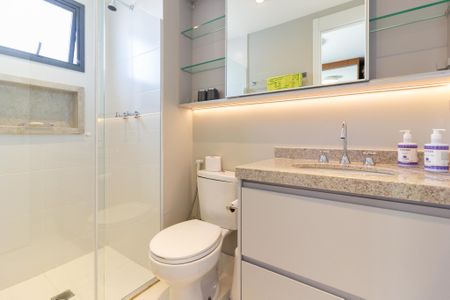 Apartamento para alugar com 65m², 2 quartos e 1 vaga Apartamento para alugar com 65m², 2 quartos e 1 vagaBanheiro da Suíte 1