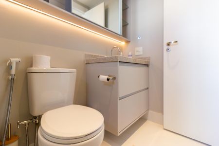 Apartamento para alugar com 65m², 2 quartos e 1 vaga Apartamento para alugar com 65m², 2 quartos e 1 vagaBanheiro da Suíte 1