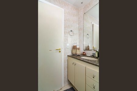 Apartamento à venda com 78m², 3 quartos e 2 vagasBanheiro Social