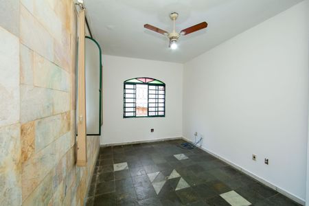 Casa para alugar com 230m², 4 quartos e 2 vagas Casa para alugar com 230m², 4 quartos e 2 vagasQUARTO1