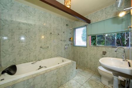 Casa para alugar com 230m², 4 quartos e 2 vagas Casa para alugar com 230m², 4 quartos e 2 vagasBANHEIRO3