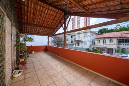 Casa para alugar com 230m², 4 quartos e 2 vagas Casa para alugar com 230m², 4 quartos e 2 vagasVARANDA