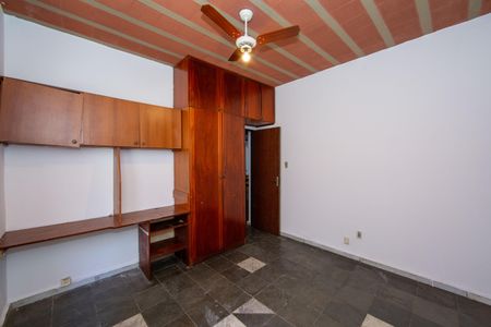 Casa para alugar com 230m², 4 quartos e 2 vagas Casa para alugar com 230m², 4 quartos e 2 vagasQUARTO3