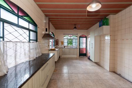 Casa para alugar com 230m², 4 quartos e 2 vagas Casa para alugar com 230m², 4 quartos e 2 vagasCOZINHA