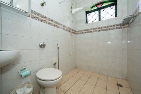 Casa para alugar com 230m², 4 quartos e 2 vagas Casa para alugar com 230m², 4 quartos e 2 vagasBANHEIRO2