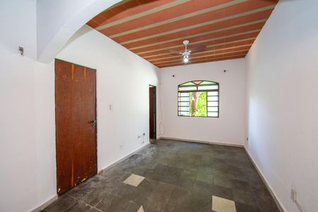 Casa para alugar com 230m², 4 quartos e 2 vagas Casa para alugar com 230m², 4 quartos e 2 vagasQUARTO2