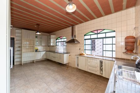 Casa para alugar com 230m², 4 quartos e 2 vagas Casa para alugar com 230m², 4 quartos e 2 vagasCOZINHA