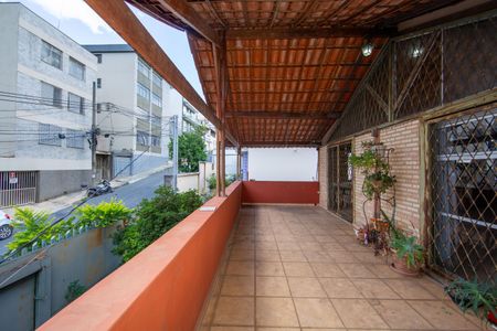 Casa para alugar com 230m², 4 quartos e 2 vagas Casa para alugar com 230m², 4 quartos e 2 vagasVARANDA