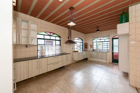 Casa para alugar com 230m², 4 quartos e 2 vagas Casa para alugar com 230m², 4 quartos e 2 vagasCOZINHA