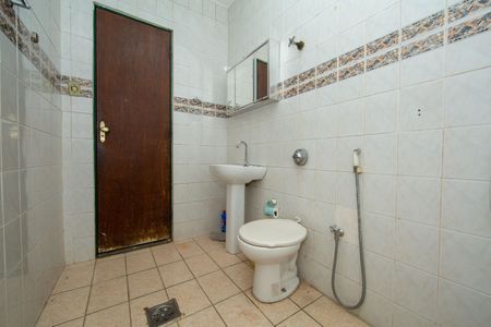 Casa para alugar com 230m², 4 quartos e 2 vagas Casa para alugar com 230m², 4 quartos e 2 vagasBANHEIRO2