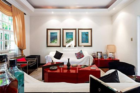 Casa à venda com 3 quartos, 210m² em Vila Nova Conceição, São Paulo