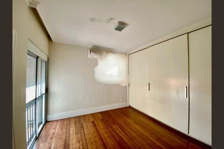 Casa à venda com 3 quartos, 360m² em Vila Nova Conceição, São Paulo