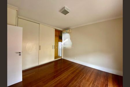 Casa à venda com 3 quartos, 360m² em Vila Nova Conceição, São Paulo