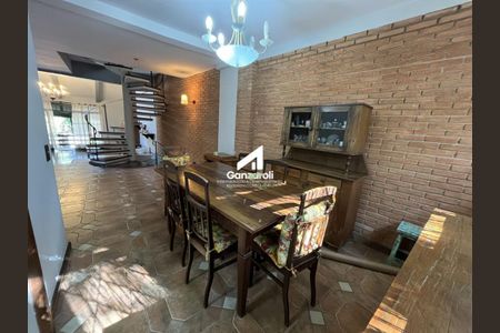 Casa à venda com 280m², 3 quartos e 2 vagas