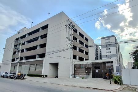 Apartamento para alugar com 36m², 1 quarto e 1 vaga Apartamento para alugar com 36m², 1 quarto e 1 vagaFachada - Plaquinha