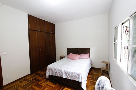 Casa à venda com 156m², 5 quartos e 2 vagasQuarto 1