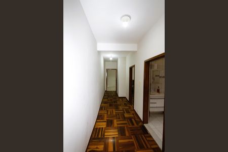 Casa à venda com 156m², 5 quartos e 2 vagasCorredor