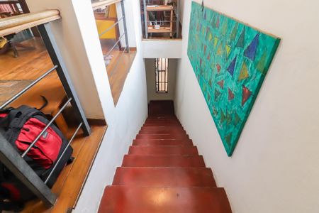 Casa à venda com 354m², 3 quartos e 1 vaga Casa à venda com 354m², 3 quartos e 1 vagaEscadas