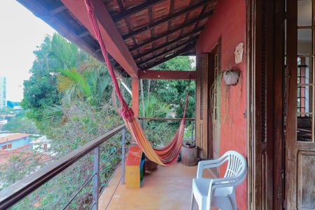 Casa à venda com 354m², 3 quartos e 1 vaga Casa à venda com 354m², 3 quartos e 1 vagaVaranda