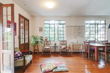 Casa à venda com 354m², 3 quartos e 1 vaga Casa à venda com 354m², 3 quartos e 1 vagaSala