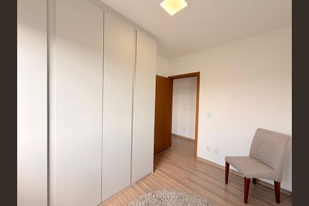 Apartamento à venda com 77m², 3 quartos e 2 vagasQuarto 2