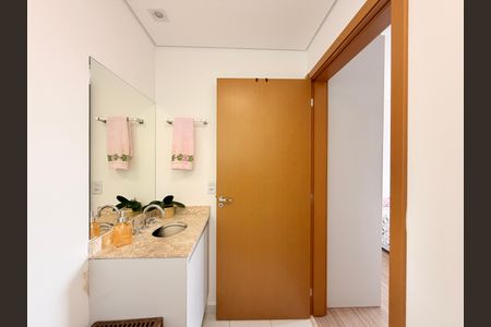 Apartamento à venda com 77m², 3 quartos e 2 vagasBanheiro da Suíte