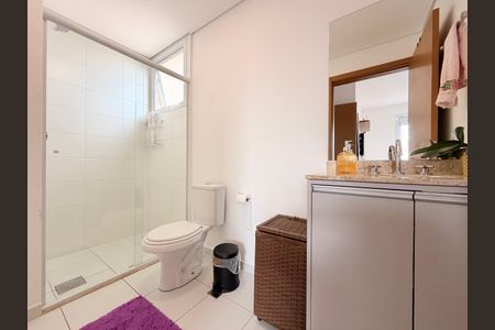 Apartamento à venda com 77m², 3 quartos e 2 vagasBanheiro da Suíte