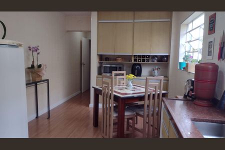 Casa à venda com 180m², 2 quartos e 2 vagasCozinha