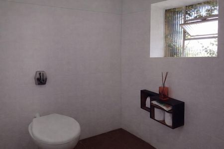 Banheiro de casa à venda com 2 quartos, 180m² em Vila Moinho Velho, São Paulo