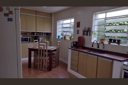 Casa à venda com 180m², 2 quartos e 2 vagasCozinha