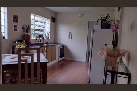Casa à venda com 180m², 2 quartos e 2 vagasCozinha