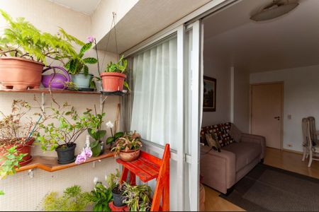 Apartamento à venda com 72m², 2 quartos e 1 vaga Apartamento à venda com 72m², 2 quartos e 1 vagaVaranda