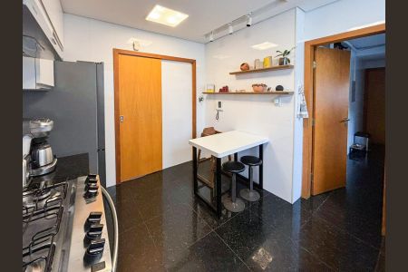 Apartamento à venda com 150m², 4 quartos e 4 vagasCozinha
