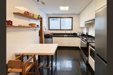 Apartamento à venda com 150m², 4 quartos e 4 vagasCozinha