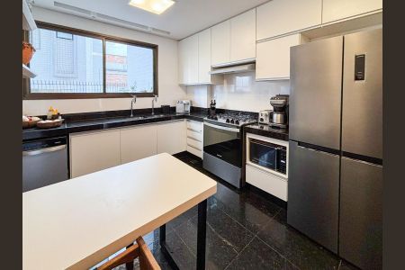 Apartamento à venda com 150m², 4 quartos e 4 vagasCozinha