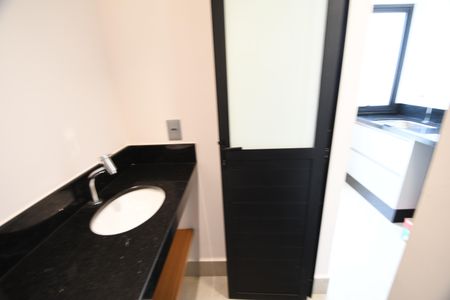 Casa de condomínio à venda com 185m², 3 quartos e 2 vagasBanheiro de serviço