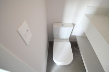 Casa de condomínio à venda com 221m², 3 quartos e 2 vagasLavabo