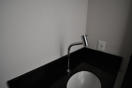 Casa de condomínio à venda com 221m², 3 quartos e 2 vagasBanheiro de serviço