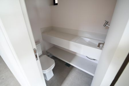 Casa de condomínio à venda com 221m², 3 quartos e 2 vagasLavabo