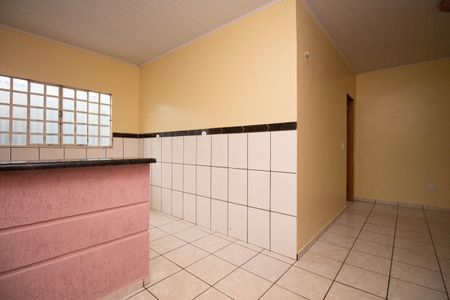 Sala de casa para alugar com 2 quartos, 70m² em Qr 122, Brasília