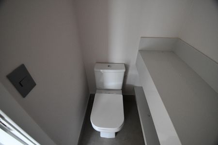 Casa de condomínio à venda com 221m², 3 quartos e 2 vagasLavabo